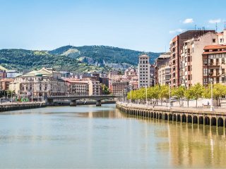 Hanggtime Bilbao Fluss